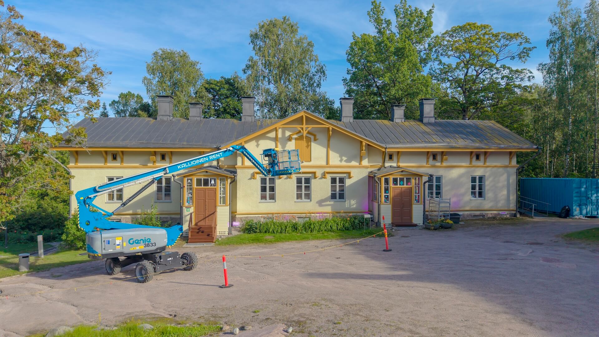 Lasten kulttuurikeskus Pikku-Aurora, Taidetalo – puuosien huoltomaalaus